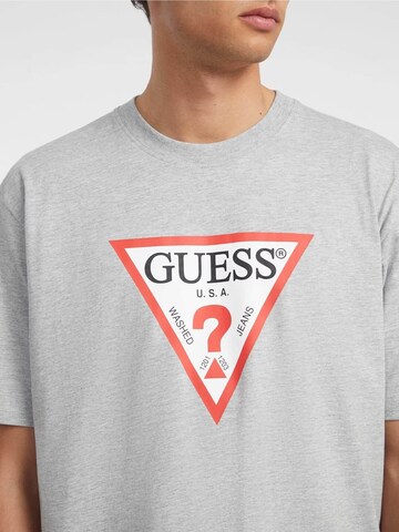 GUESS T-Shirt in Grau