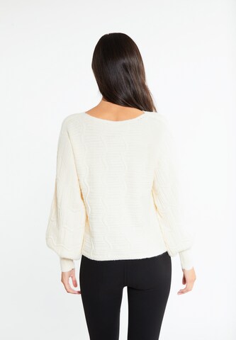 Pullover di faina in bianco