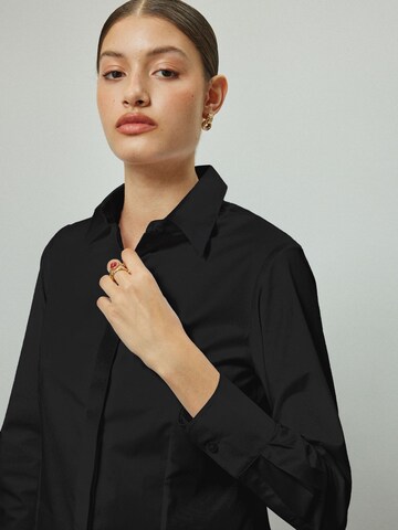 Next - Blusa 'Essential' en negro