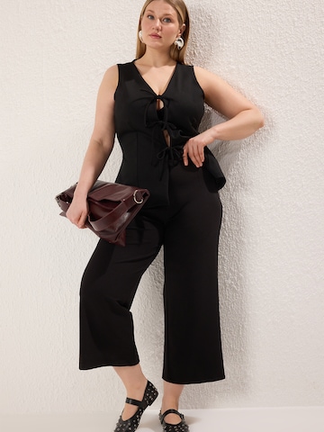 Trendyol Curve - Pierna ancha Pantalón plisado en negro