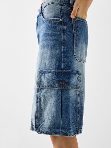 Bershka Loosefit Cargofarkut värissä sininen