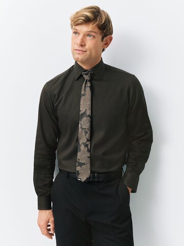 Coupe regular Chemise Next en gris : devant