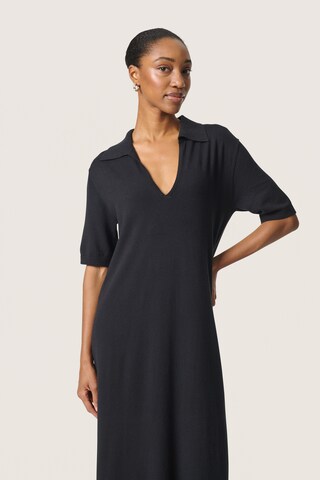 SOAKED IN LUXURY Jurk 'Spina' in Zwart