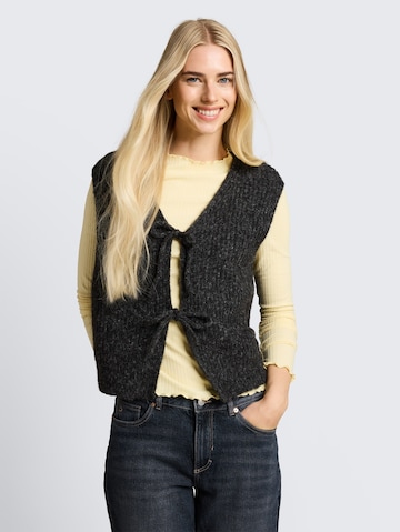 Vestă tricotată de la TOM TAILOR DENIM pe gri: față