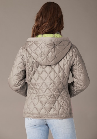 JUNGE Between-Season Jacket in Silver