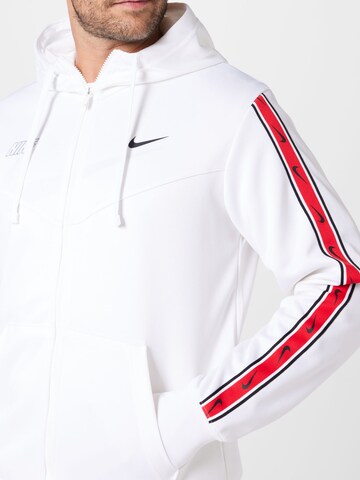 Veste de survêtement 'Repeat' Nike Sportswear en blanc