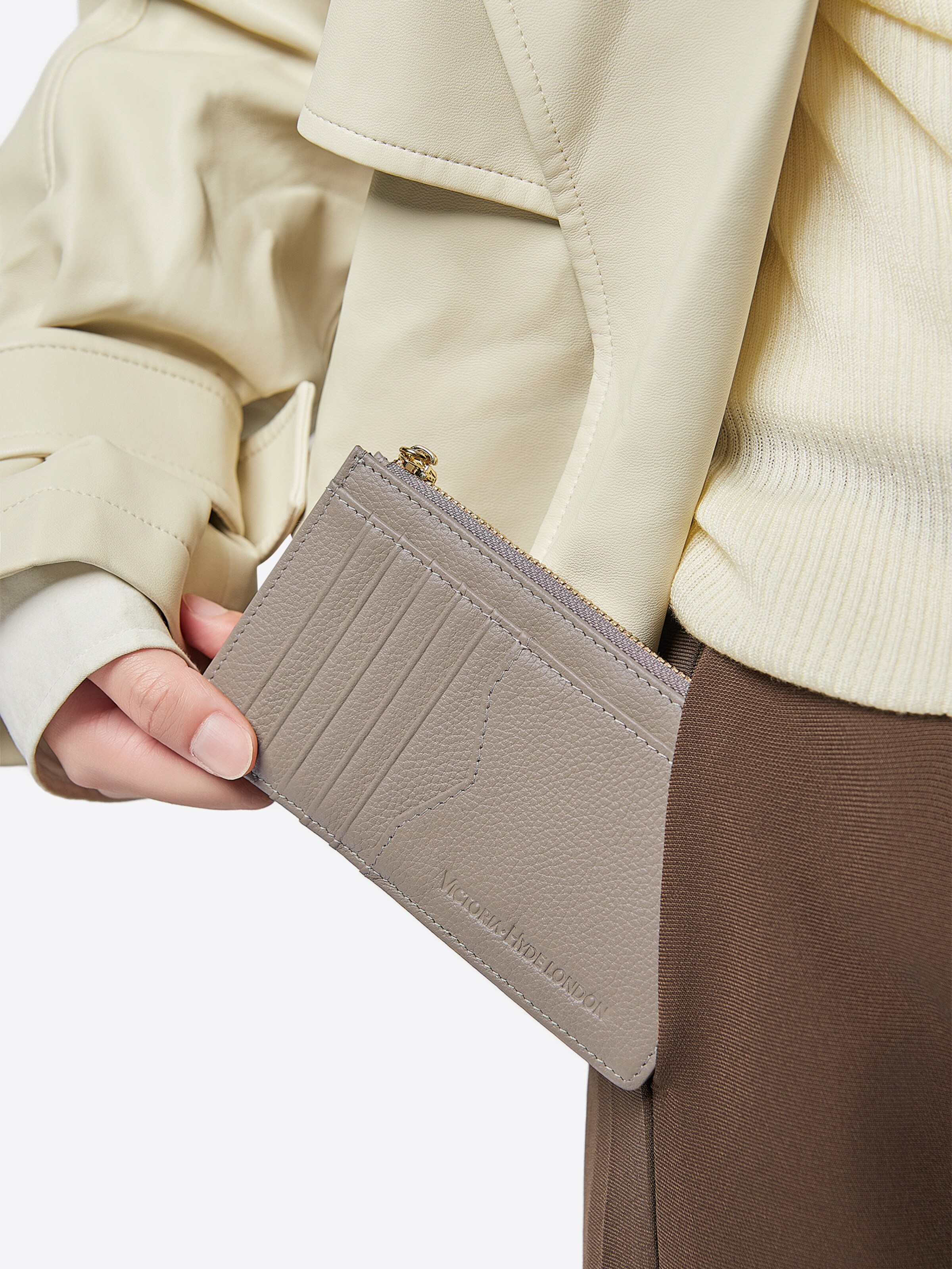 Victoria Hyde Kukkaro 'Amilie' värissä harmaa