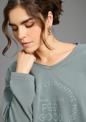 LAURA SCOTT Sweatshirt in Green