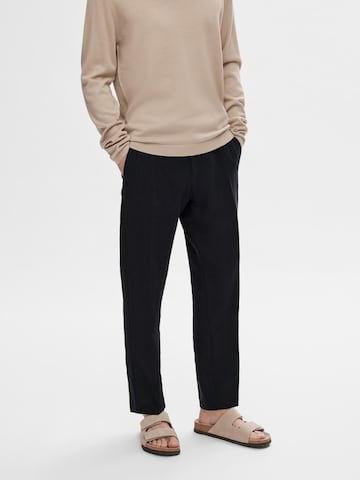 SELECTED HOMME Loose fit Trousers in Black: front