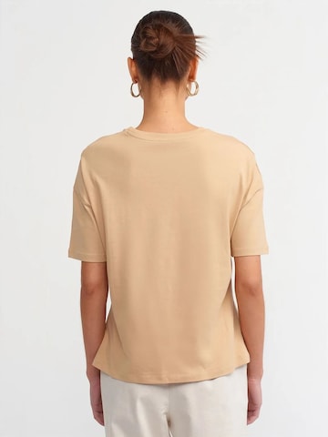 Dilvin T-Shirts in Beige