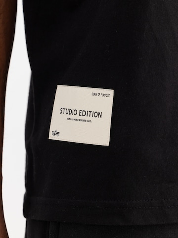 ALPHA INDUSTRIES T-shirt 'Studio Edition' i svart