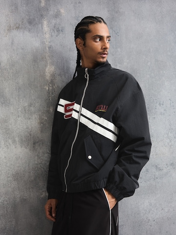 Bershka Prechodná bunda - Čierna