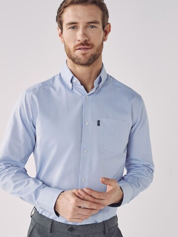 Next Slim Fit Hemd in Blau: Vorderseite