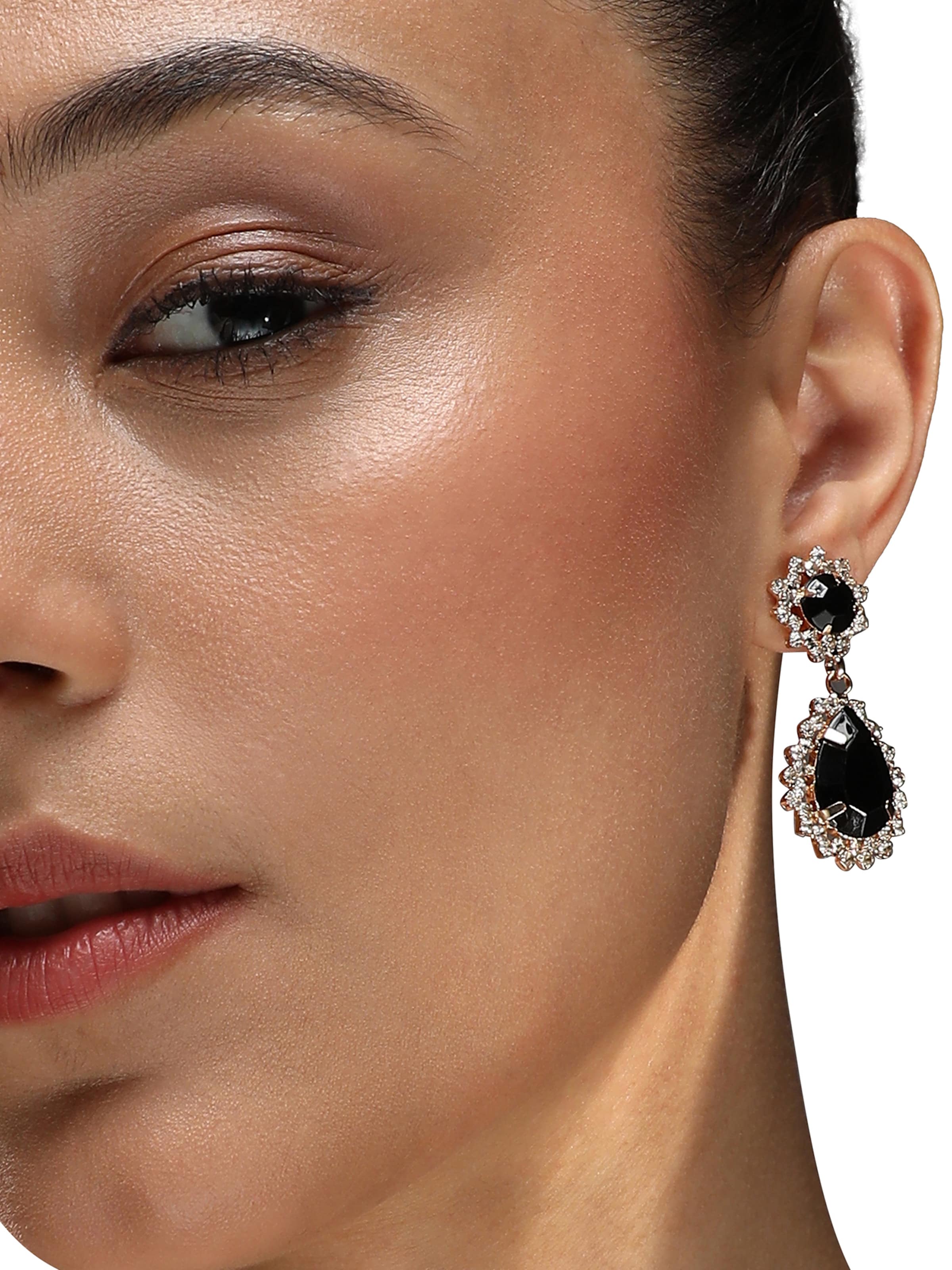 SOHI Náušnice 'Asana' – zlatá: přední strana