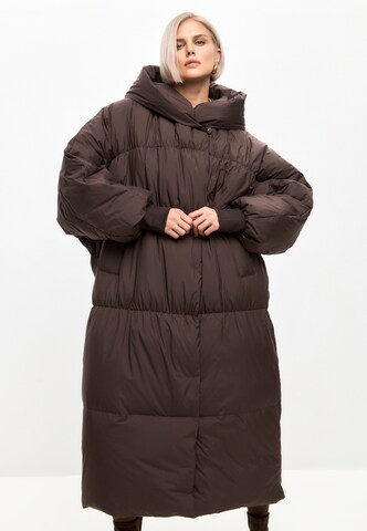 Manteau d’hiver CESARE GASPARI en marron : devant