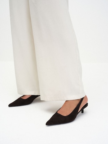 Décolleté sling di The Set in marrone