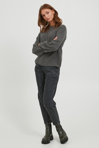 b.young - Pullover em cinzento