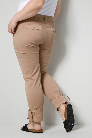 Effilé Pantalon chino Sara Lindholm en marron