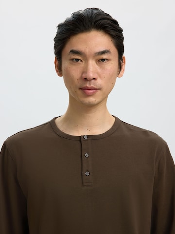 T-Shirt SELECTED en marron