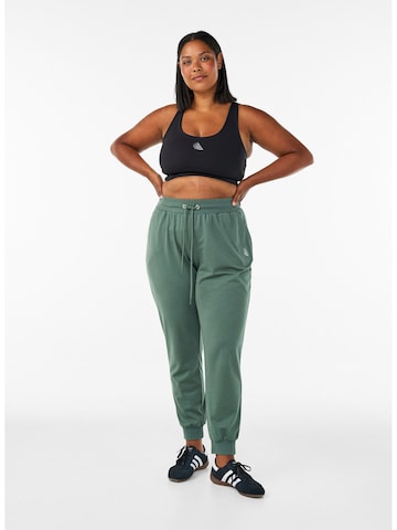 Active by Zizzi Дънки Tapered Leg Спортен панталон в зелено
