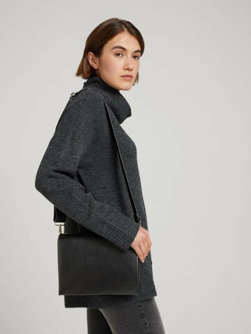 TOM TAILOR DENIM Umhängetasche 'Eileen' in Schwarz