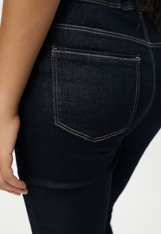 ONLY Carmakoma - Slimfit Vaquero 'CARSALLY' en azul
