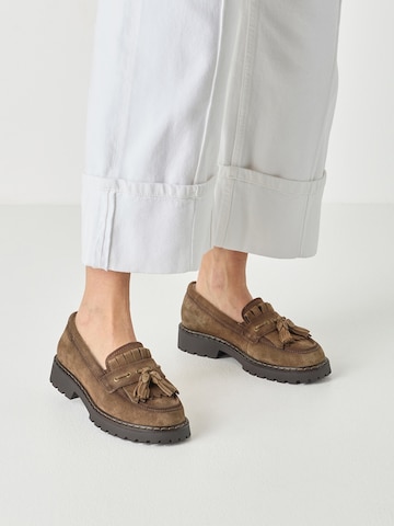 Tamaris - Sapato Slip-on em castanho