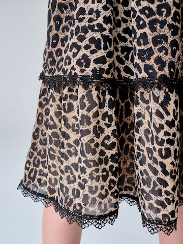 smALLSAINTS Рокля в кафяво