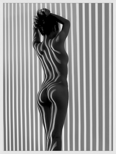 Liv Corday Bild 'Nude Woman' in grau / schwarz / weiß, Produktansicht