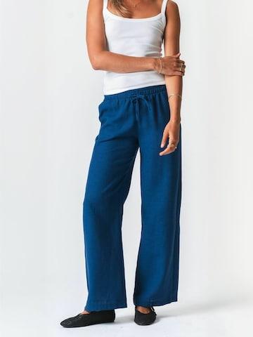 TEESHOPPEN - Calças ' Lilly ' em azul: frente