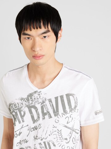 CAMP DAVID T-shirt i vit