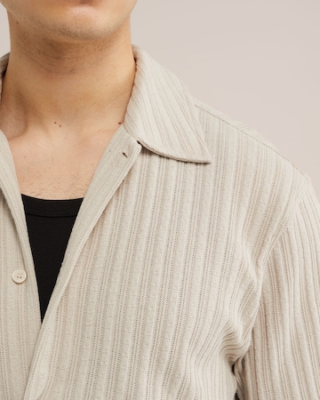 WE Fashion Mugav suurus Triiksärk, värv beež