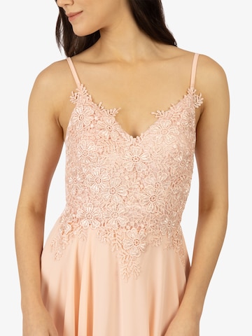 Rochie de cocktail de la APART pe roz