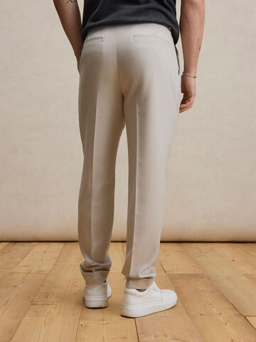 DAN FOX APPAREL Regularen Hlače na rob 'Dustin' | siva barva