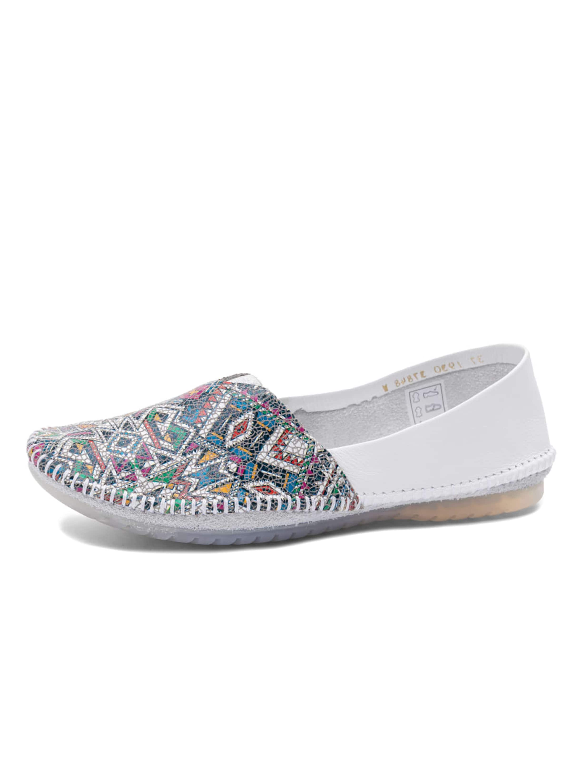 Maciejka Slip-ons '1930W-68/00-0' in White: front