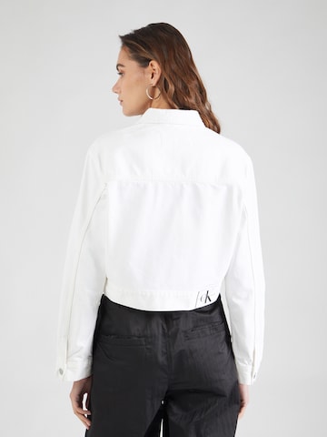 Regular Veste mi-saison Calvin Klein Jeans en blanc