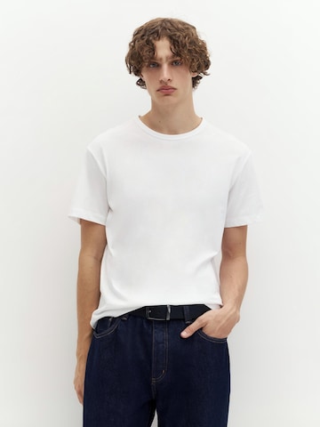 Pull&Bear Shirt in White: front