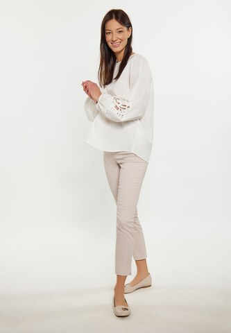 Usha - Blusa en blanco