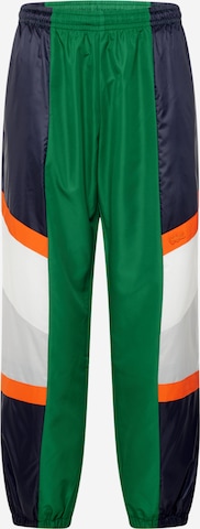 LACOSTE Tapered Broek in Groen: voorkant