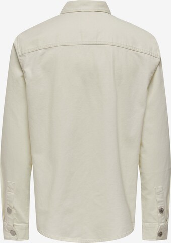 Coupe regular Chemise 'Tron' Only & Sons en blanc