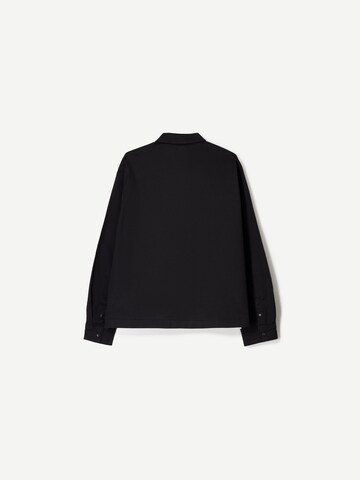 Bershka Kurtka przejściowa w kolorze czarny