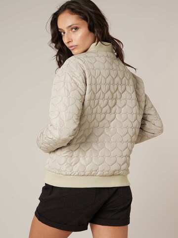 Veste mi-saison 'Lovely' Deeluxe en vert