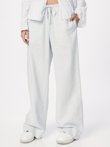 WEEKDAY Loose fit Trousers 'Mia' in Blue: front