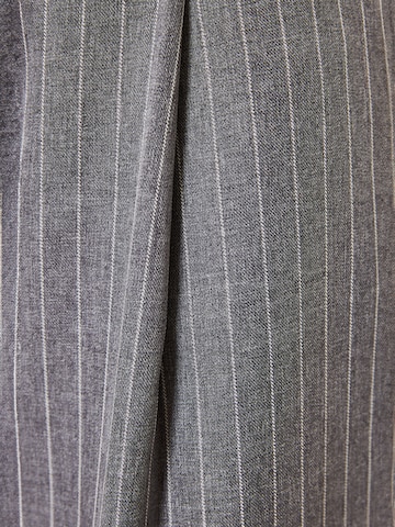 Funky Buddha - Pierna ancha Pantalón plisado en gris