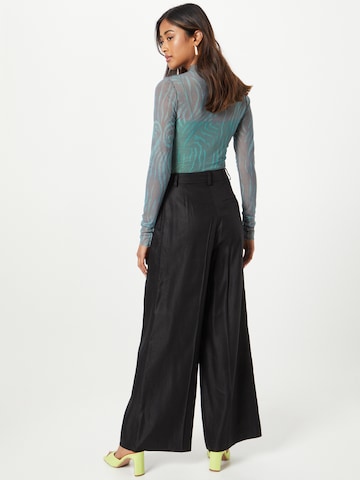 WEEKDAY Wide leg Trousers with creases 'Elie' in Black