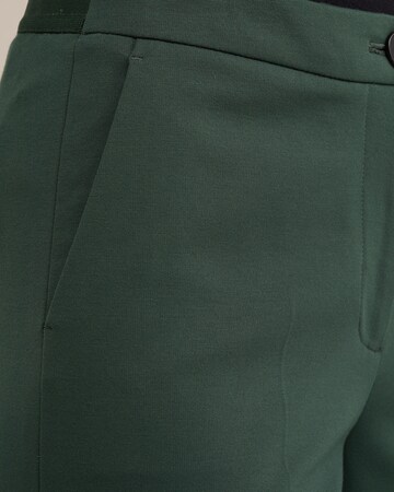 regular Pantaloni con piega frontale di WE Fashion in verde