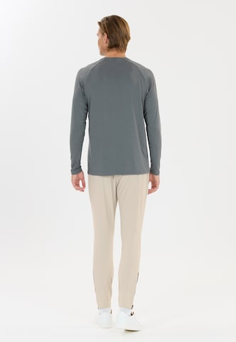 Virtus Tapered Sweathose 'Michi' in Weiß