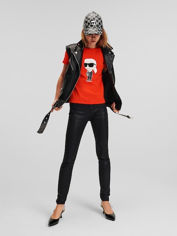 Karl Lagerfeld Majica 'Ikonik 2.0' | rdeča barva