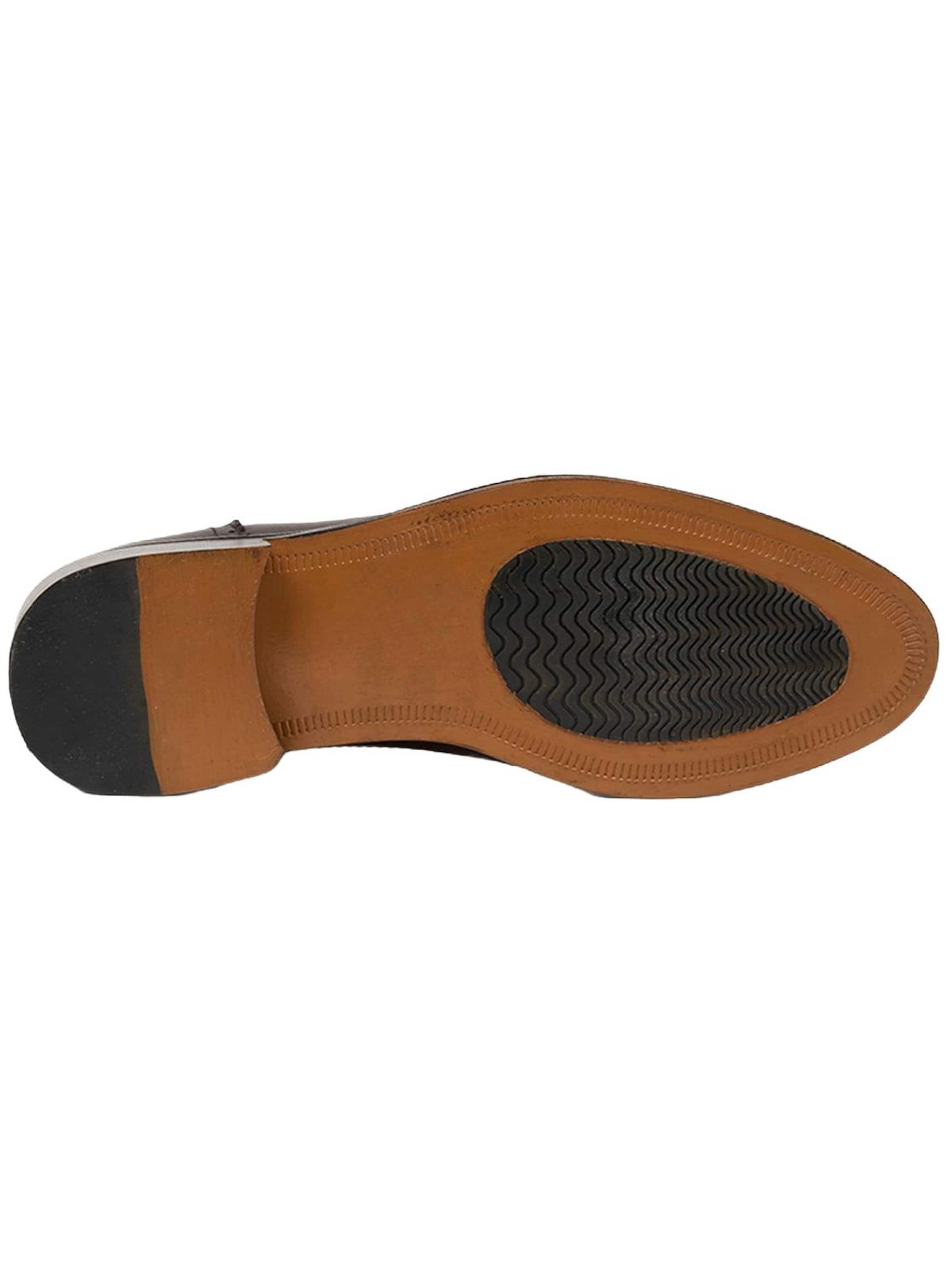 Desa Lace-Up Shoes in Brown
