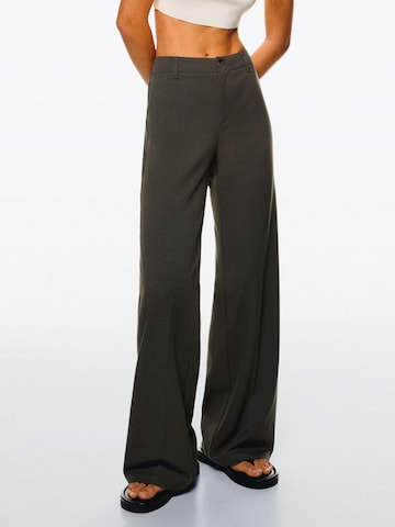 Wide leg Pantaloni cu dungă de la Bershka pe verde: față